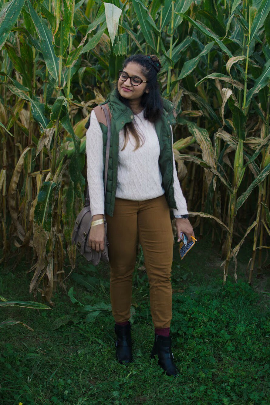 lifestyle blogger Surekha of Dreaming Loud sharing colorful and casual Thanksgiving outfit ideas