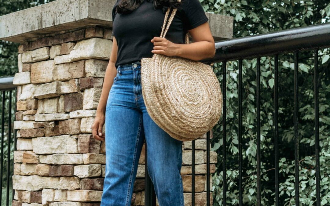 8 Cute Ways to Style a Black Tee and Jeans Outfit