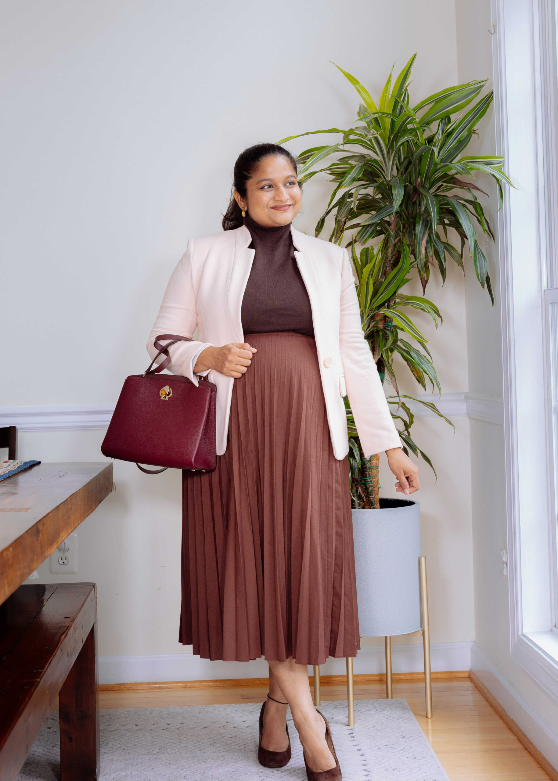 Cozy-Chic Fall Pregnancy Outfit Ideas- Wearing Uniqlo Pleated skirt in burgundy, Gibson Notch Collar Blazer In Pearl Blush by Top Us Mom Fashion Blogger Dreaming Loud