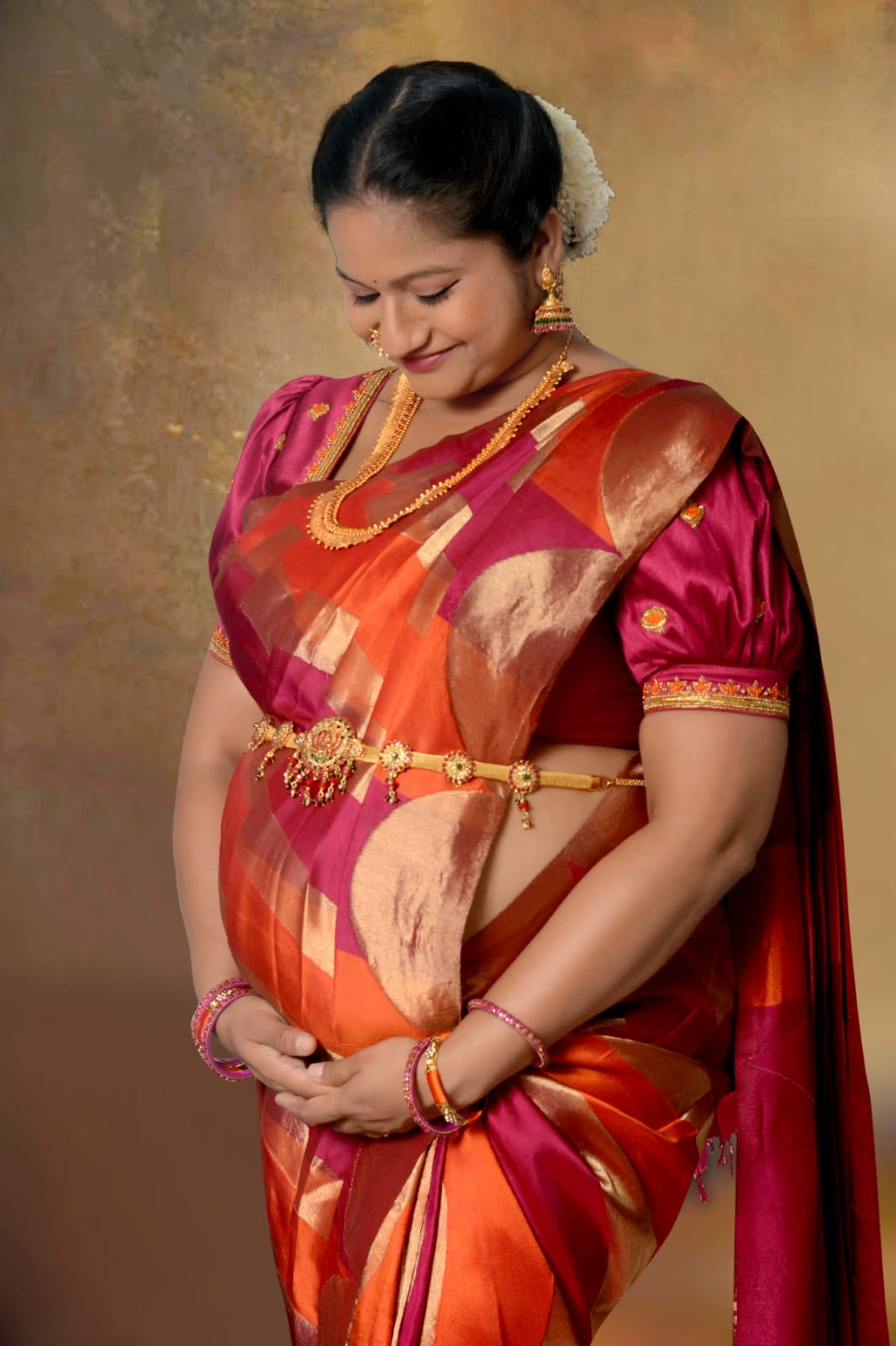 Maternity Photoshoot In Traditional Silk Saree- Orange and Pink Kanchipuram silk saree by Top US Saree Blogger Dreaming Loud