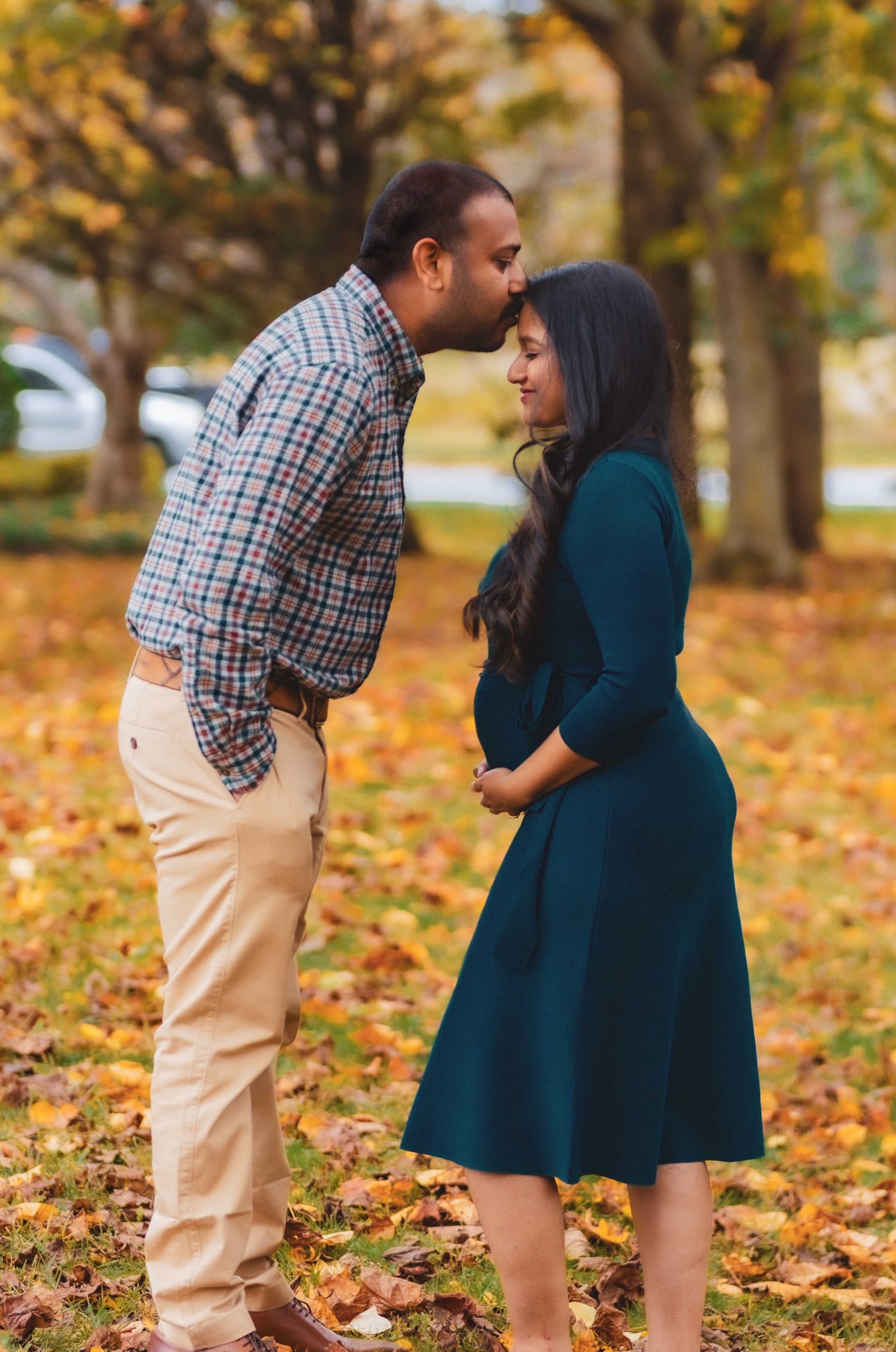 Your Ultimate Guide to What to Wear to A Maternity Shoot- Family Maternity Shoot Outfits by Top US Mom Blogger Dreaming Loud