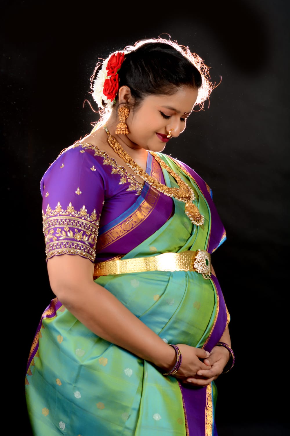 How to Style Saree During Pregnancy_ Top Saree Weaves and Fabrics to Embrace During Pregnancy-Pregnancy Saree Photoshoot.-Gadwal saree by Top US Mom Blogger Dreaming Loud